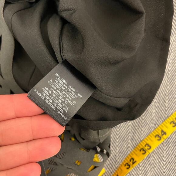 ANTHRO - HD IN PARIS - Laser Cut Sleeveless Blouse - Picture 6 of 6